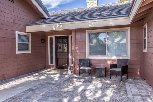 Building Photo - Beautiful home for rent