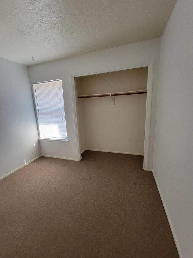 Foto del edificio - 2521 Chelwood Park Blvd NE