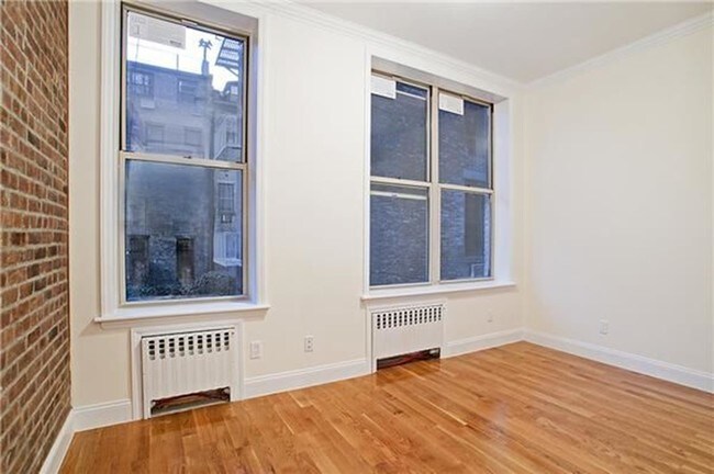 Building Photo - 356 West 21st Street