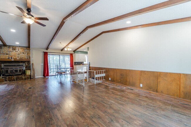 Foto del edificio - Spacious 3 Bedroom, 3 Bath Two story home!!