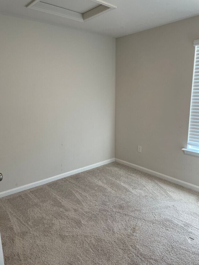 Foto del edificio - Locust Run Townhome Northeastern SD