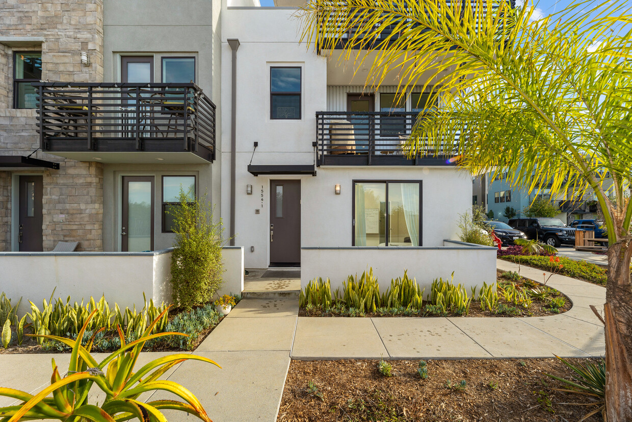 Front of home - 1554 Vista del Mar Way