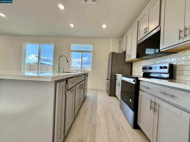 Building Photo - 626 Shefford Dr