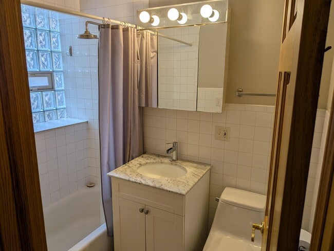 Bathroom - 1912 W Chase Ave