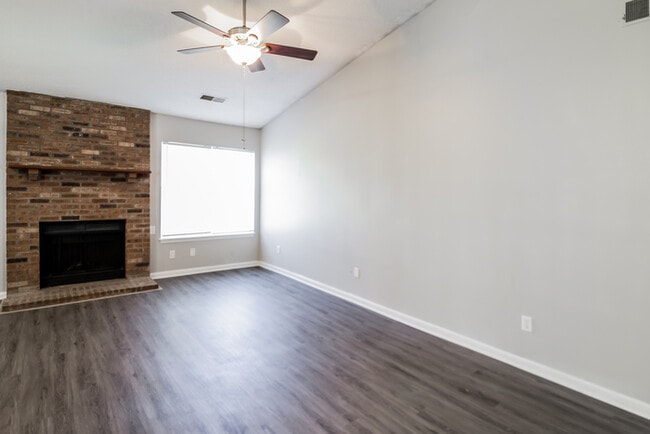 Building Photo - 249 Persimmon Cir