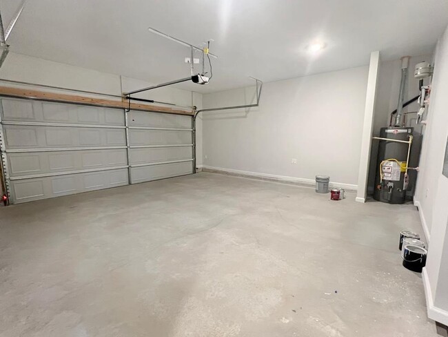 Building Photo - 324 Sterling Creek Way