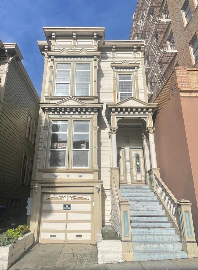 Building Photo - Experience Alamo Square Living at Its Fine...