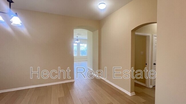 Foto del edificio - 1712 Bush Coat Ln