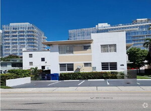 Building Photo - 9041 Harding Ave