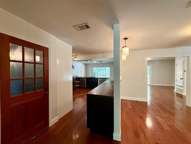 Building Photo - 2607 Princeton Dr