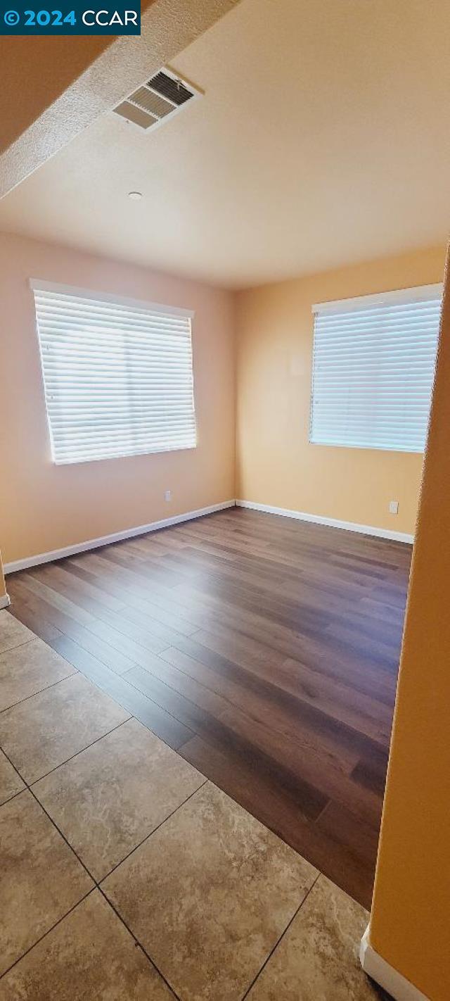 Foto del edificio - 1506 Sycamore Dr