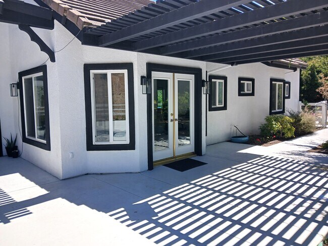 Foto del edificio - 43605 Los Gatos Rd