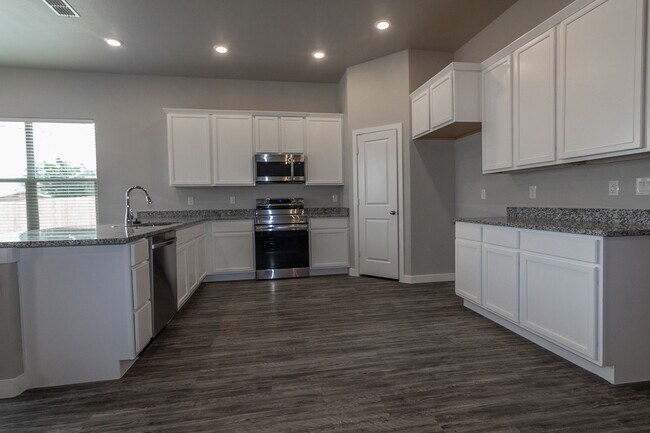 Building Photo - Pre-Leasing -4 bed / 2 bath 2 car garage. New built home by HomeMakers