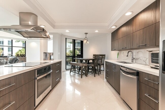 Building Photo - 1155 Hillsboro Mile
