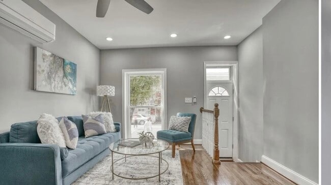 Living Room - 829 N Montford Ave