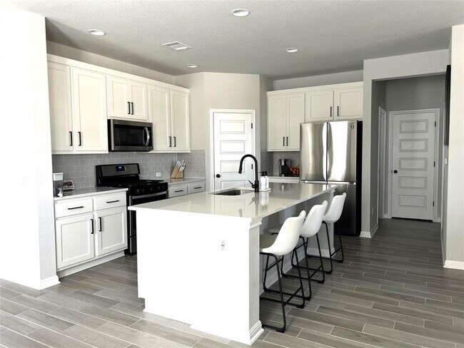 Foto del edificio - 700 Hays Hill Dr