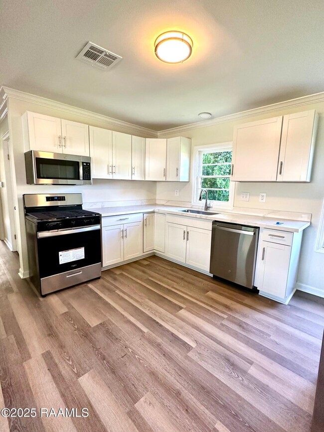 Building Photo - 239 Longview Dr
