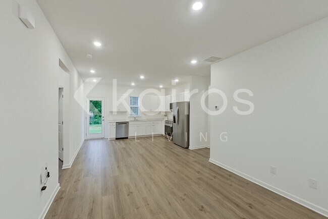 Foto del edificio - 122 Silver Maple Cir