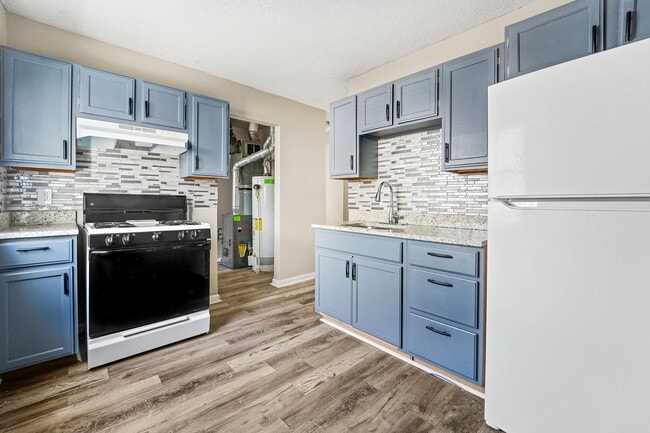 Building Photo - 7227 Orchard Ave