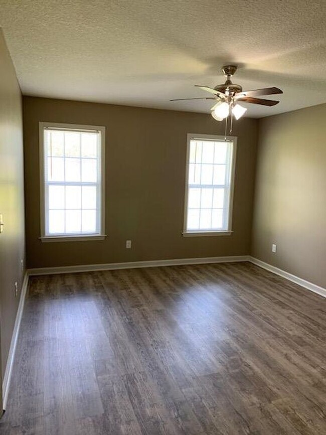 Foto del edificio - 2 BR / 2 BA with tons of upgrades