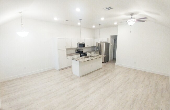 Building Photo - 4330 Mallow St