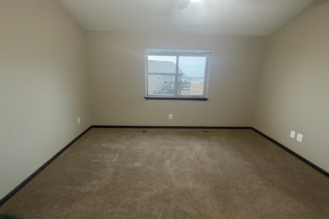 Foto del edificio - 2102/06 E Village Estates Dr