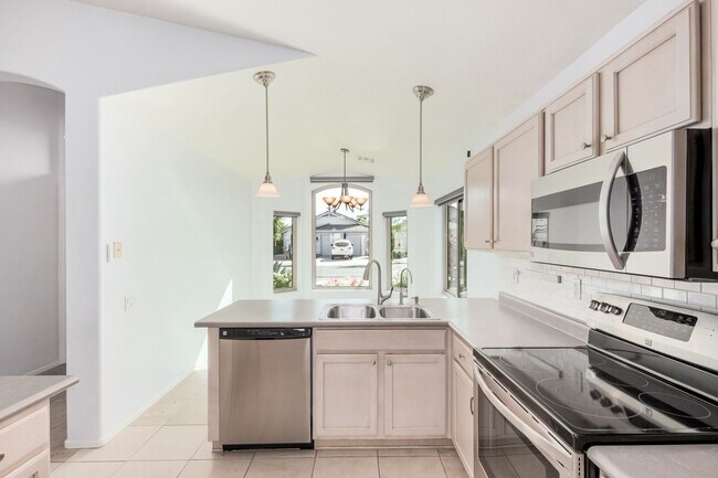 Foto del edificio - 3022 E Captain Dreyfus Ave