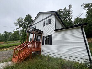 Building Photo - 811 Montvue Rd