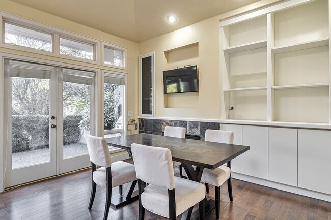 Foto del edificio - CLICK "REQUEST A TOUR" NOW!