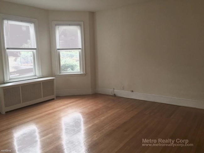 Building Photo - 122 Thorndike St