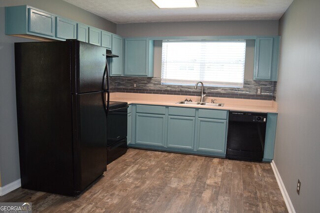 Building Photo - 143 Woodwind Way