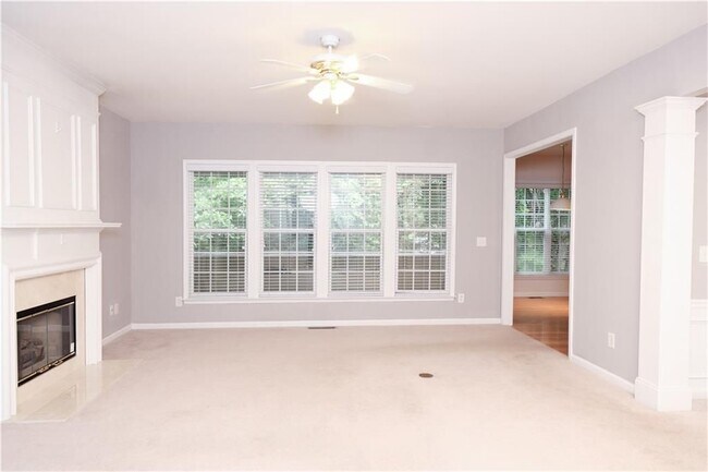 Foto del edificio - 6335 Waveland Dr