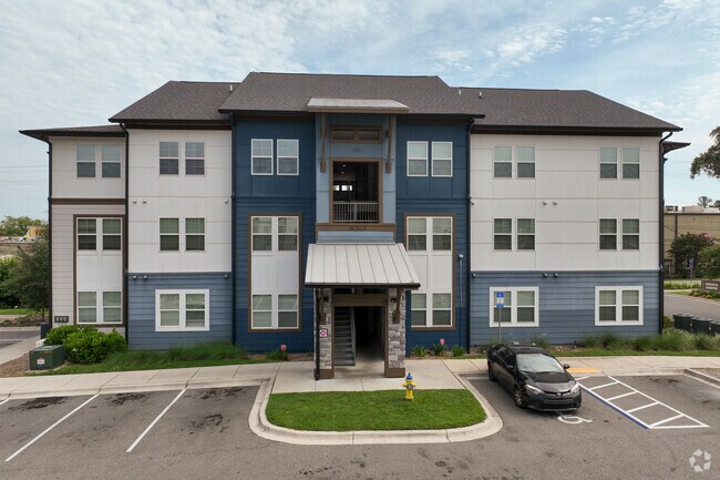 Alternar - Lafayette Gardens