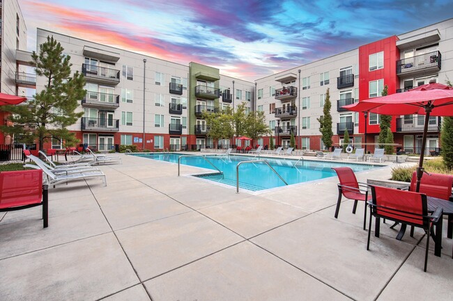 Piscina con terraza - LIFT