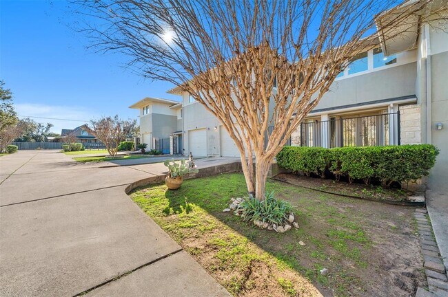 Foto del edificio - 5306 Beacon Dr