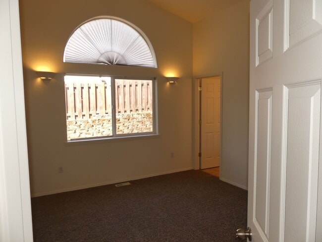 Building Photo - Cascadia Village Ranch Style Home - Moments from Downtown Sandy