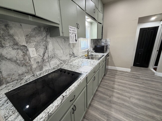 Foto del edificio - 418 N Clements St