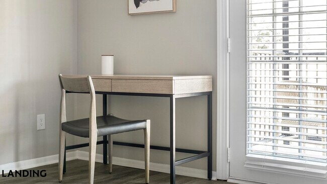 Foto del edificio - 3450 Manor Dr