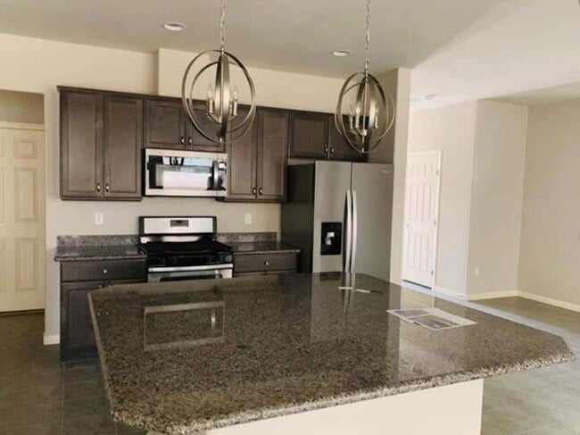 Building Photo - 4 BEDROOMS IN HIGHLANDS RANCH!!!