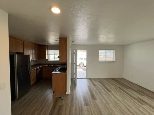 Foto del edificio - 3 BEDROOM SINGLE LEVEL HOME