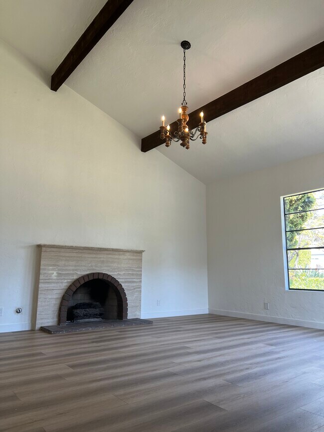 Living room - 269 S Larchmont Blvd