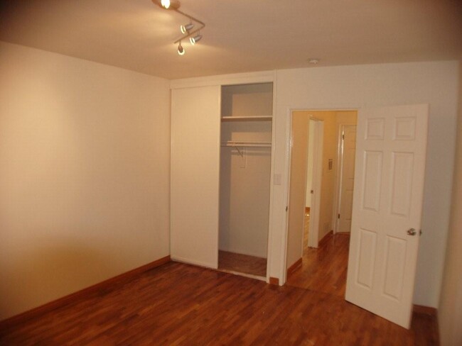 Building Photo - 404 7th Ave