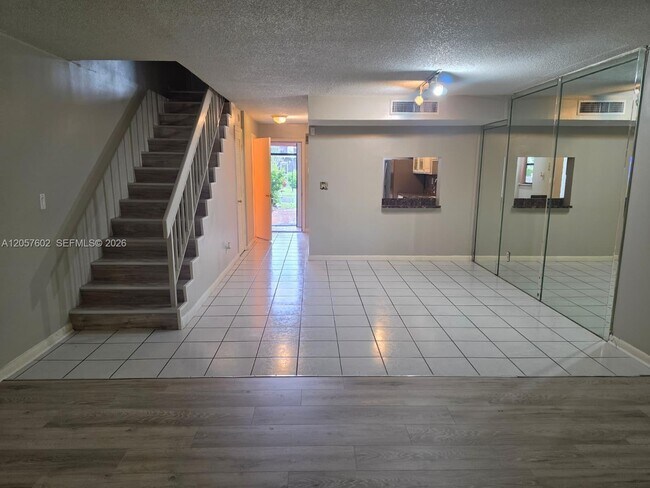 Foto del edificio - 6630 Racquet Club Dr