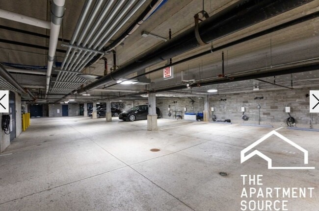 Building Photo - 1701 W Webster Ave