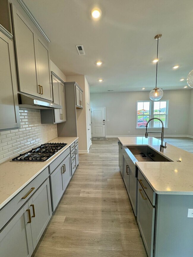 Foto del edificio - Beautiful 3BR/2BA w/ Office Townhouse in P...