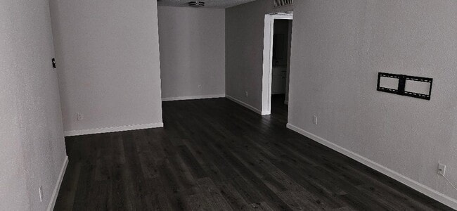 Foto del edificio - 7900 N Stadium Dr