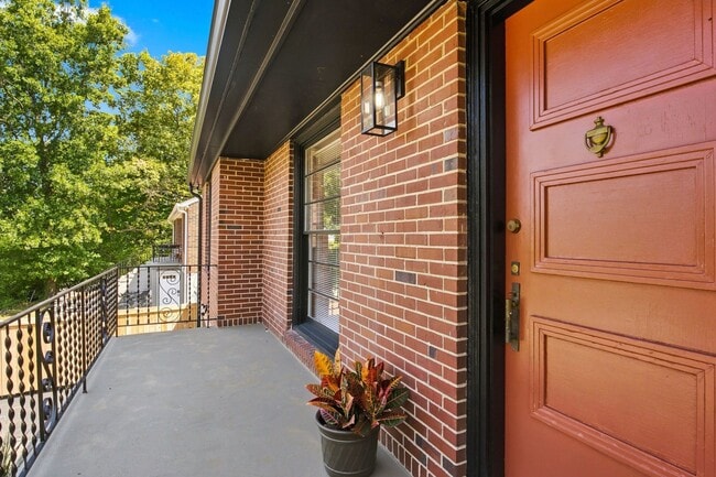Building Photo - 5713 Vine Ridge Dr