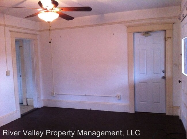 Building Photo - 24 Durkee St