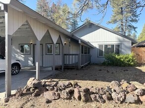 Building Photo - 670 Pine Way