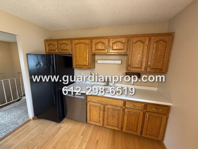 Foto del edificio - Eagan House Available Now, Open Floor Plan...